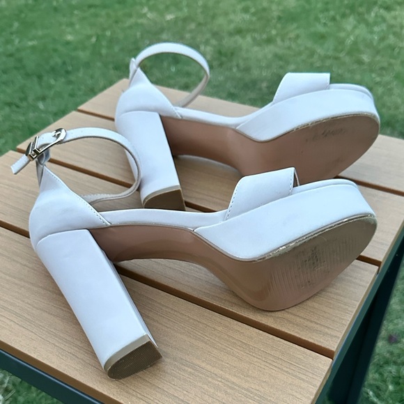 IDIFU Platform Chunky Heel Sandals EUC - Picture 7 of 8